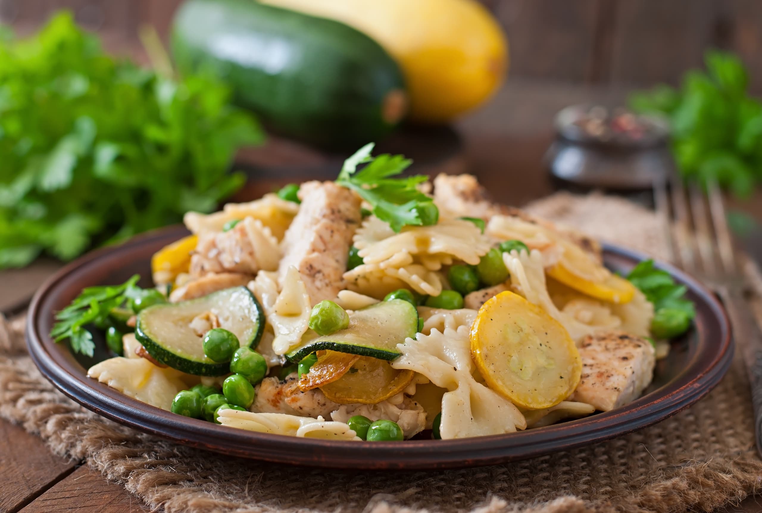 pasta-with-zucchini-chicken-green-peas (1)